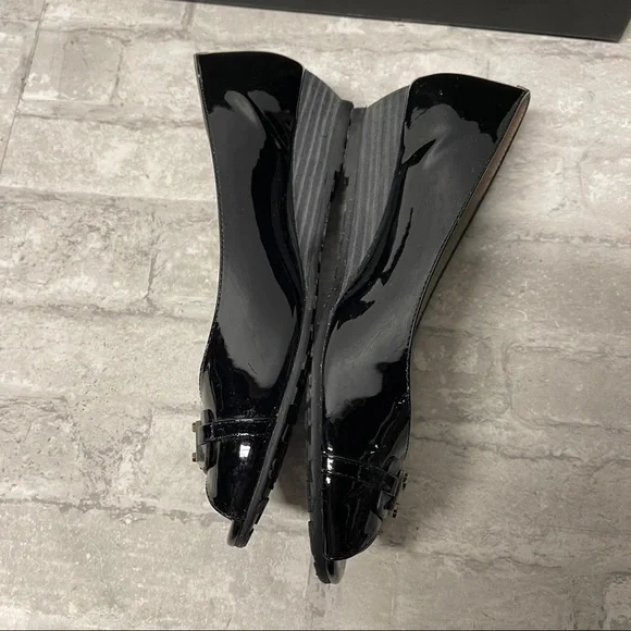 NWOT  Marc Jacobs black patent leather wedges 8 - Picture 5 of 10